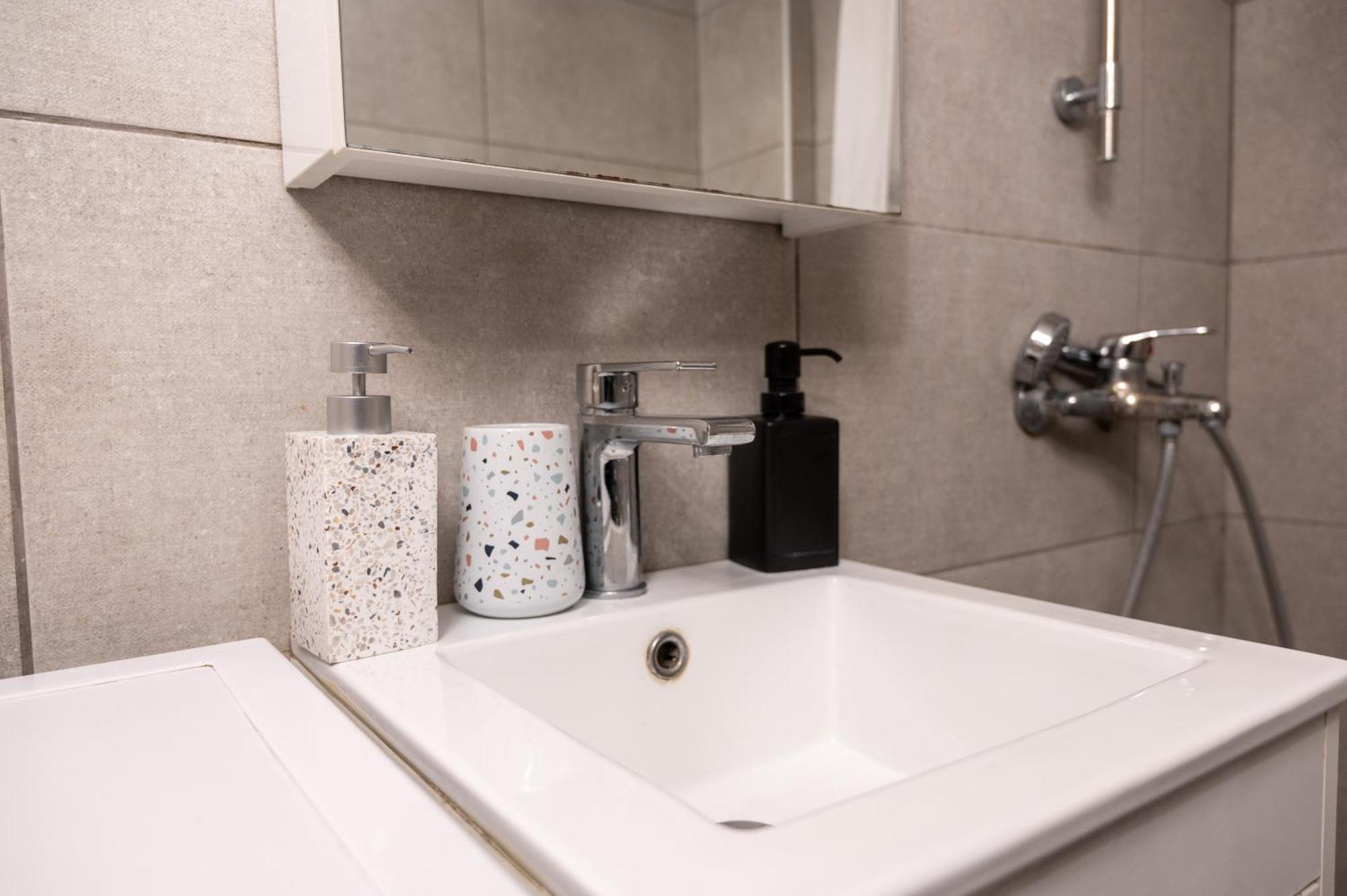 Niso Thessaloniki Hospitality Apartments Екстер'єр фото